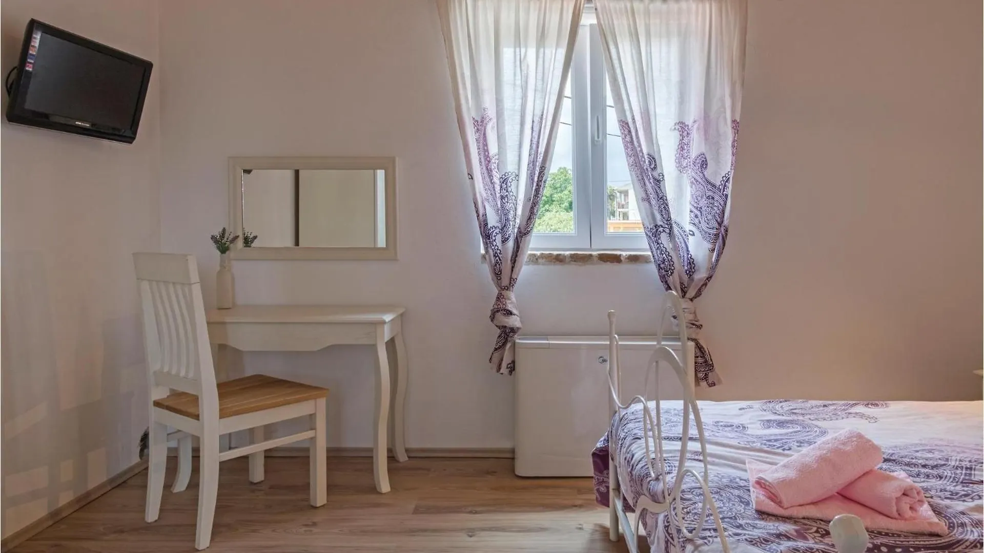 Gorgeous Home In Peruski With Wifi Holiday home